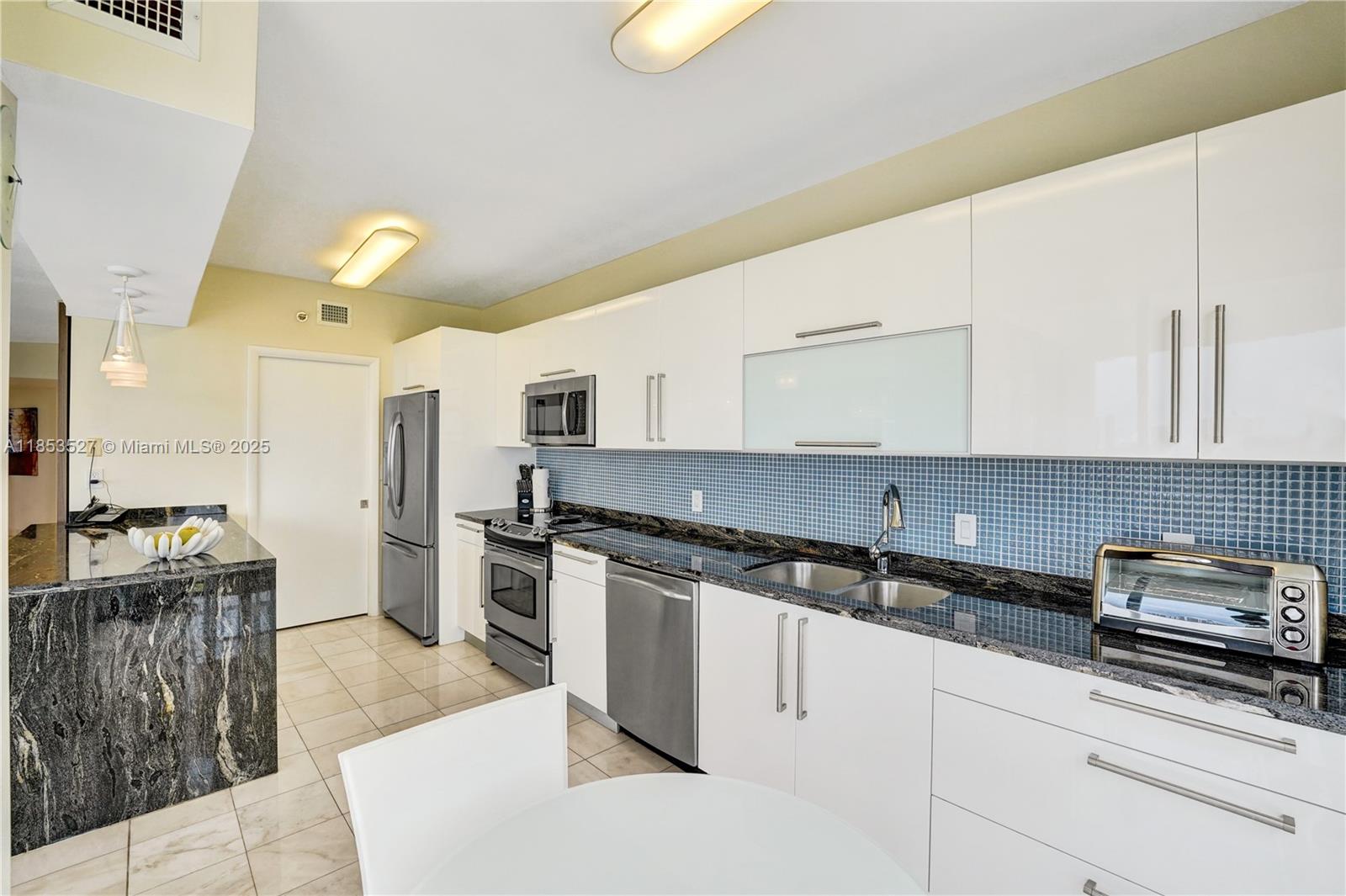 20281 E Country Club Dr # 607