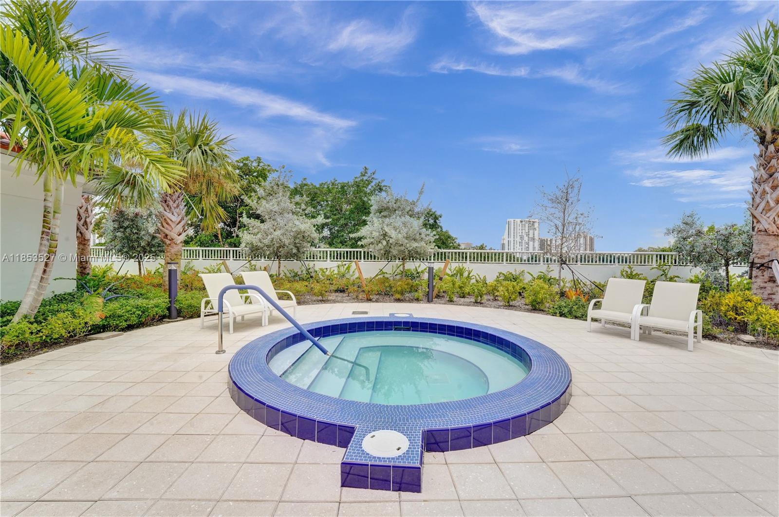 20281 E Country Club Dr # 607