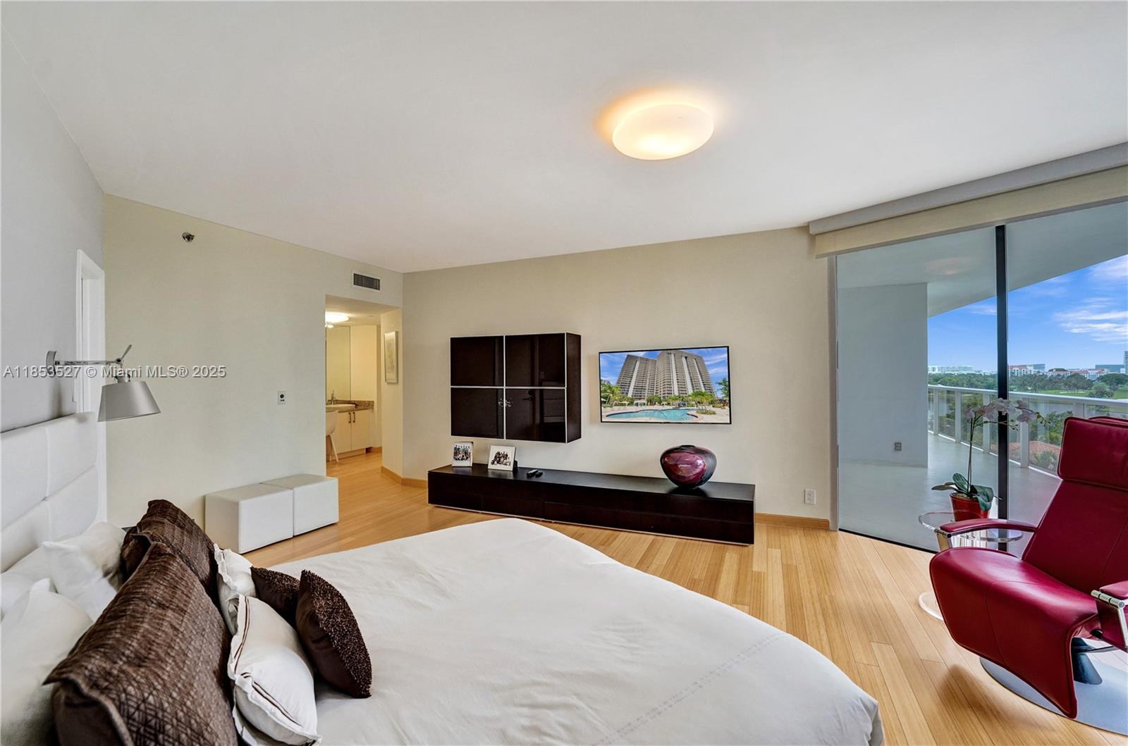 20281 E Country Club Dr # 607