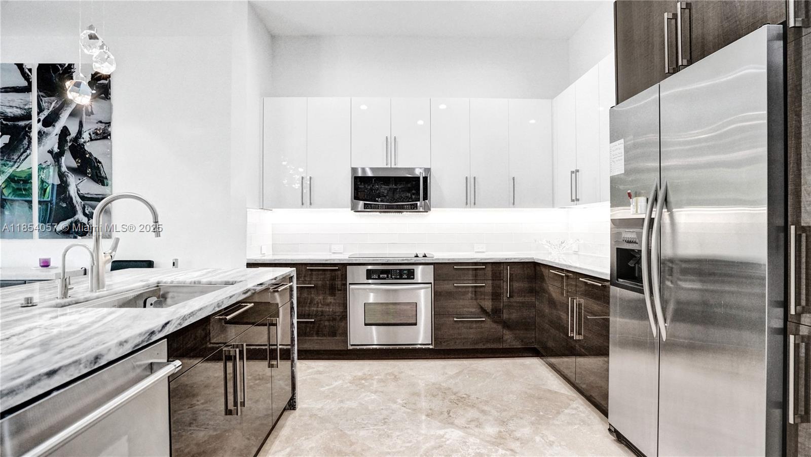 822 E Spinnaker Dr E