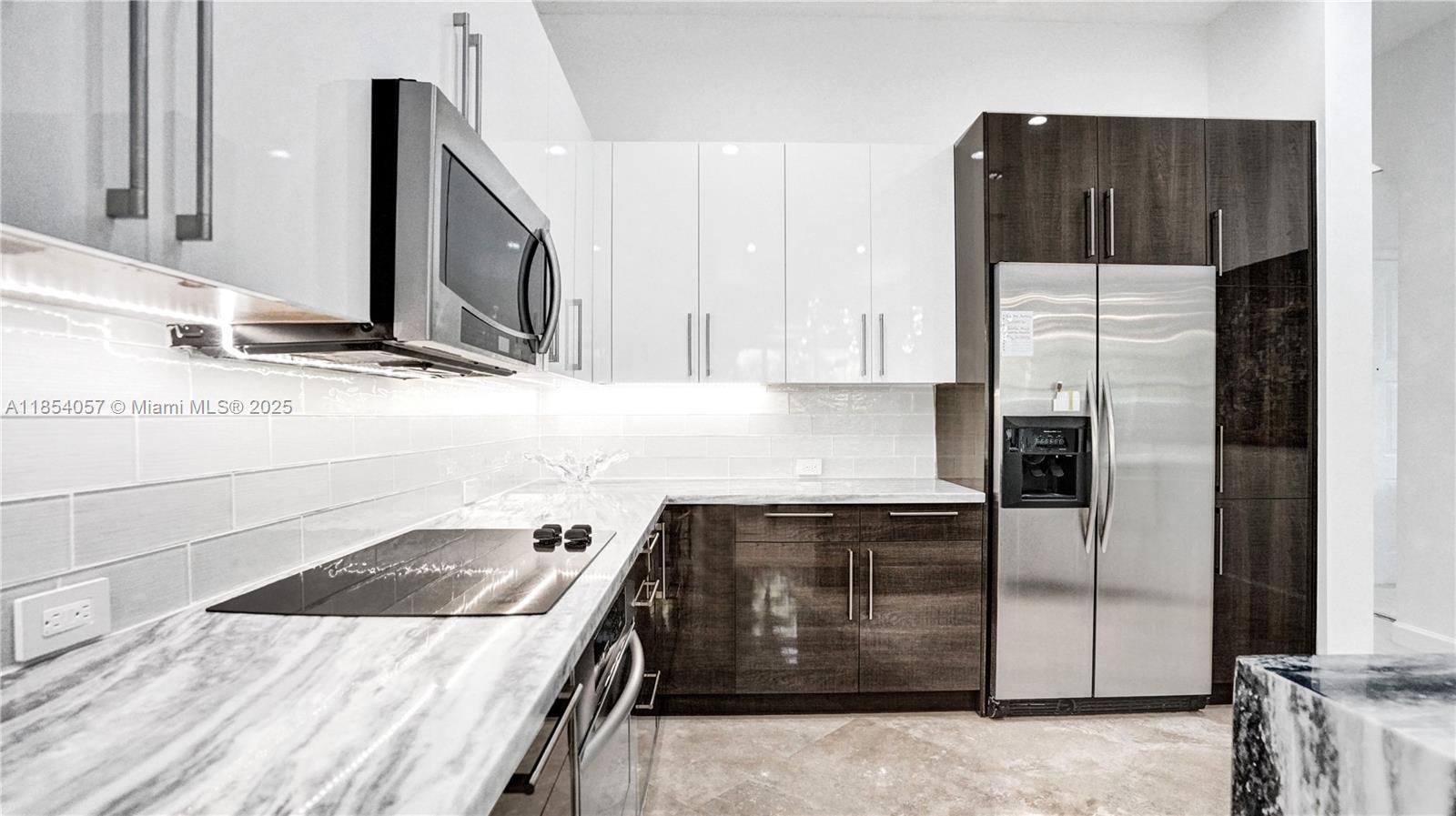 822 E Spinnaker Dr E