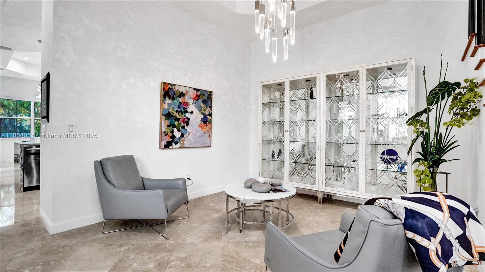 822 E Spinnaker Dr E