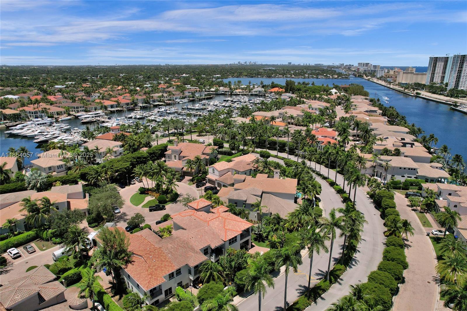 822 E Spinnaker Dr E