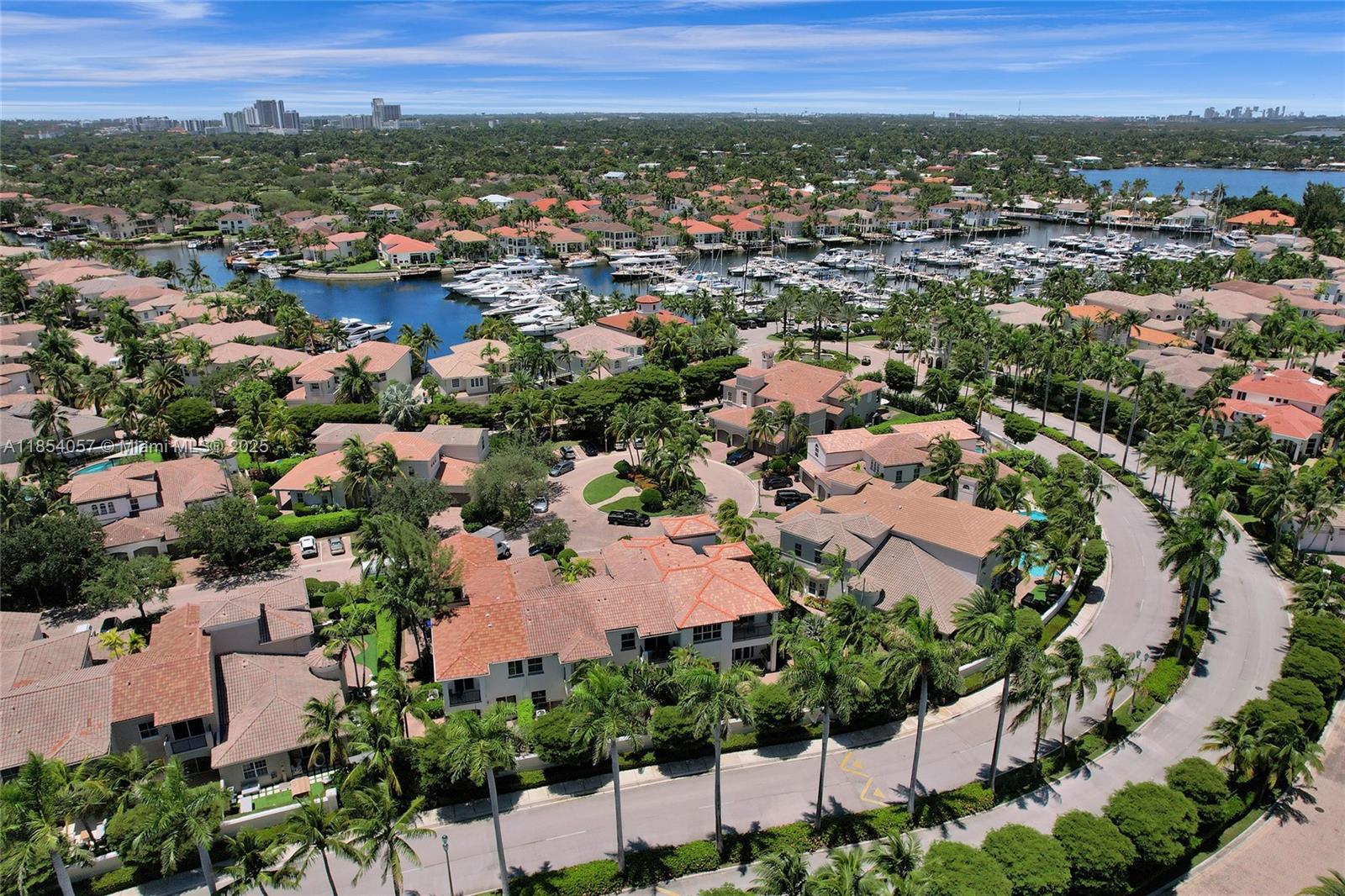 822 E Spinnaker Dr E