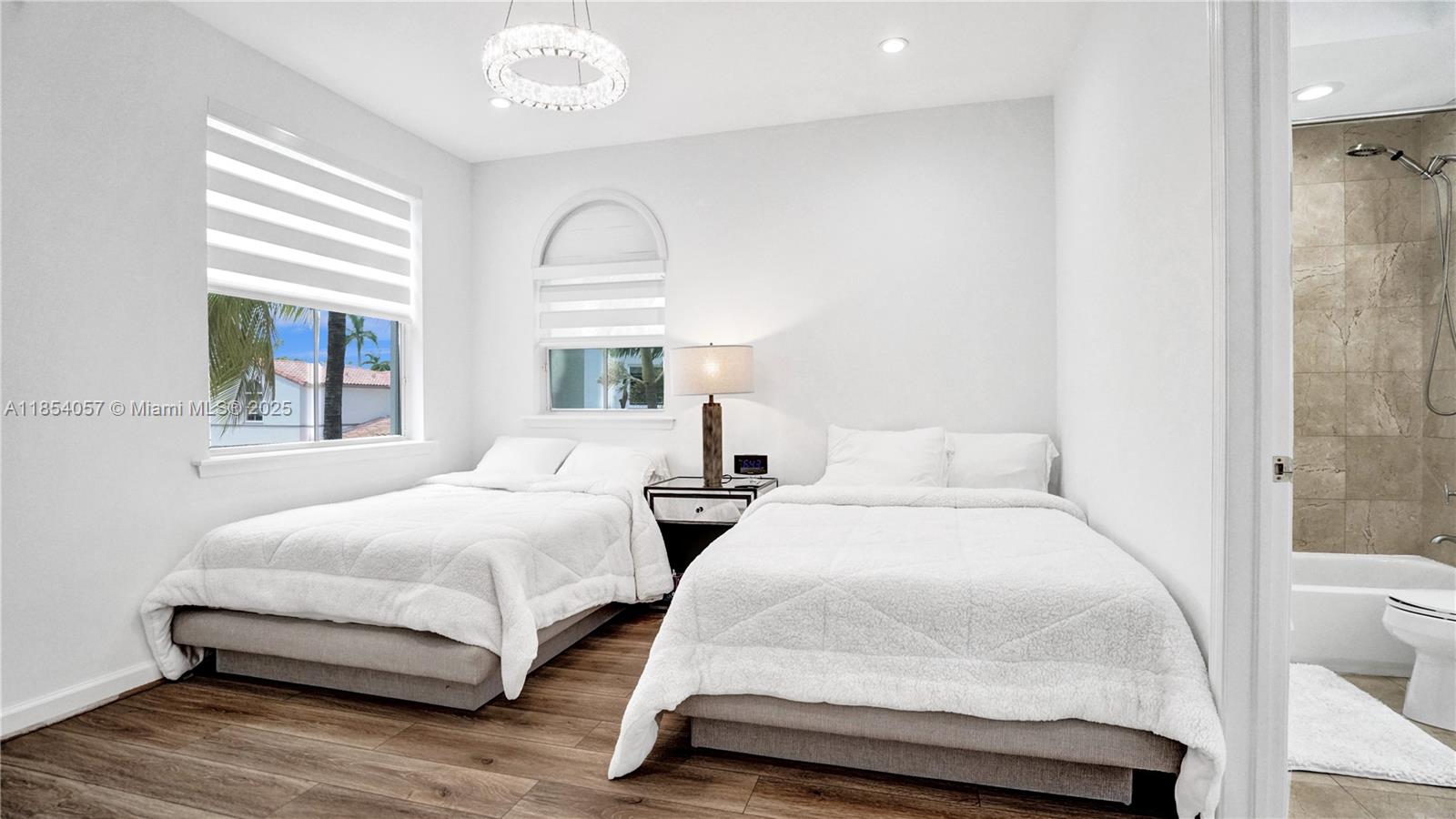 822 E Spinnaker Dr E