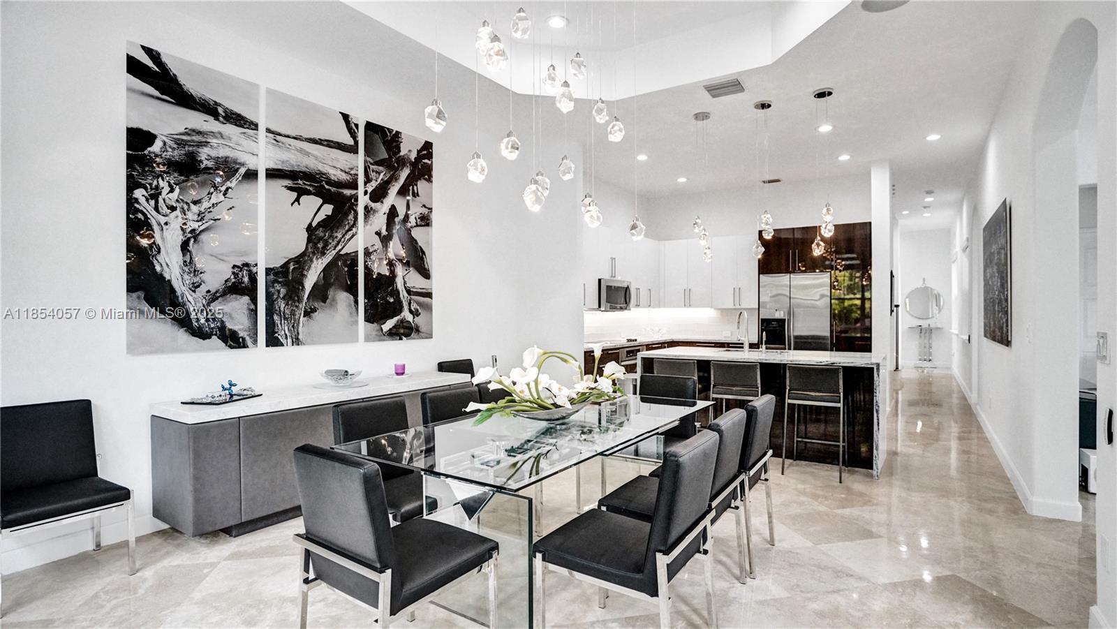 822 E Spinnaker Dr E