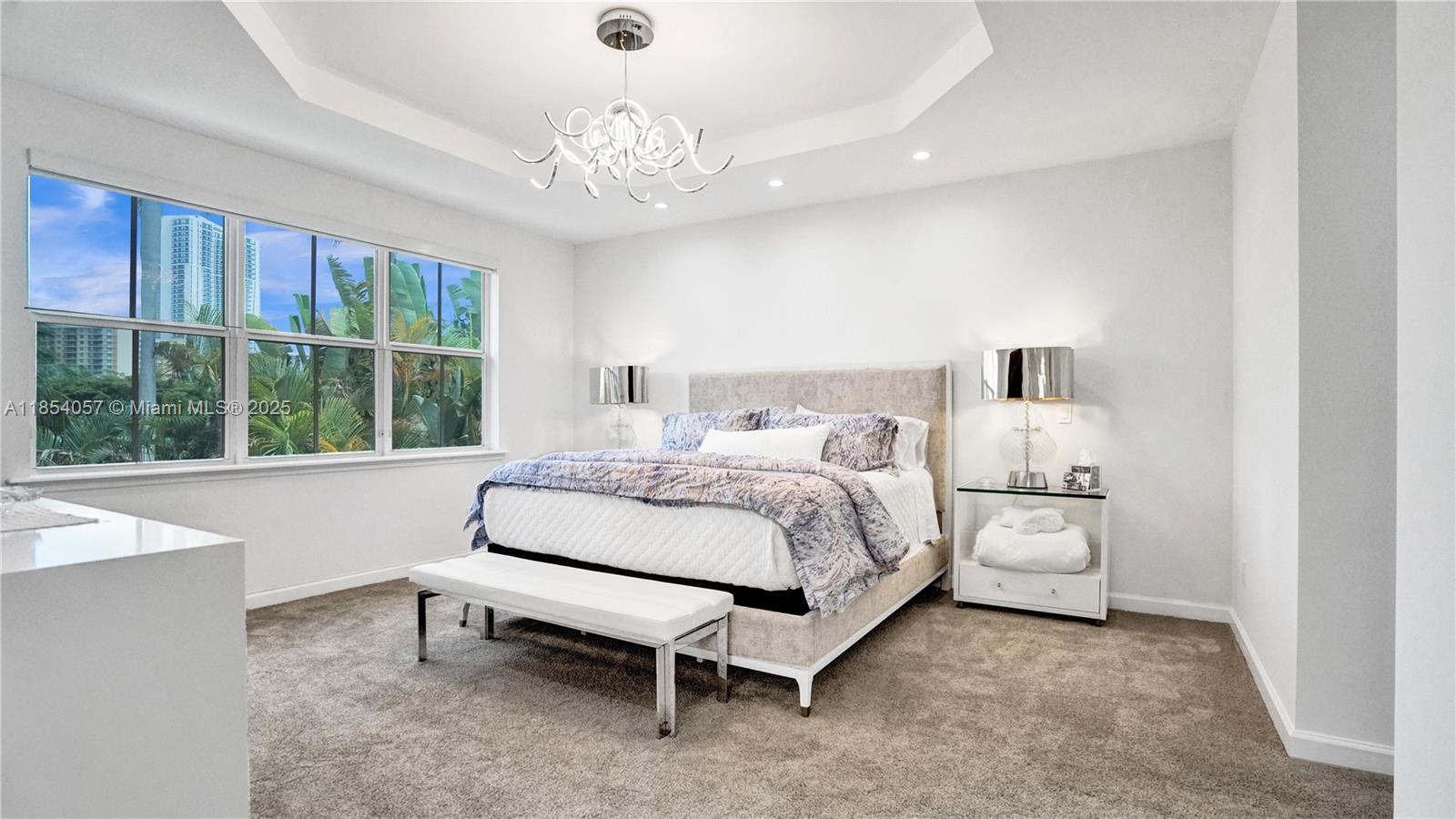 822 E Spinnaker Dr E