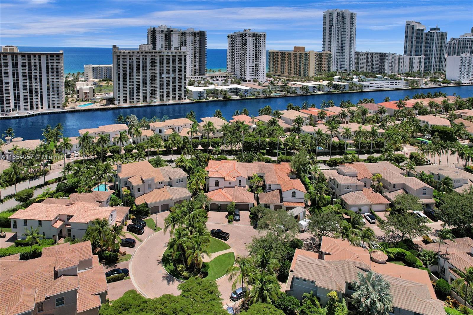 822 E Spinnaker Dr E