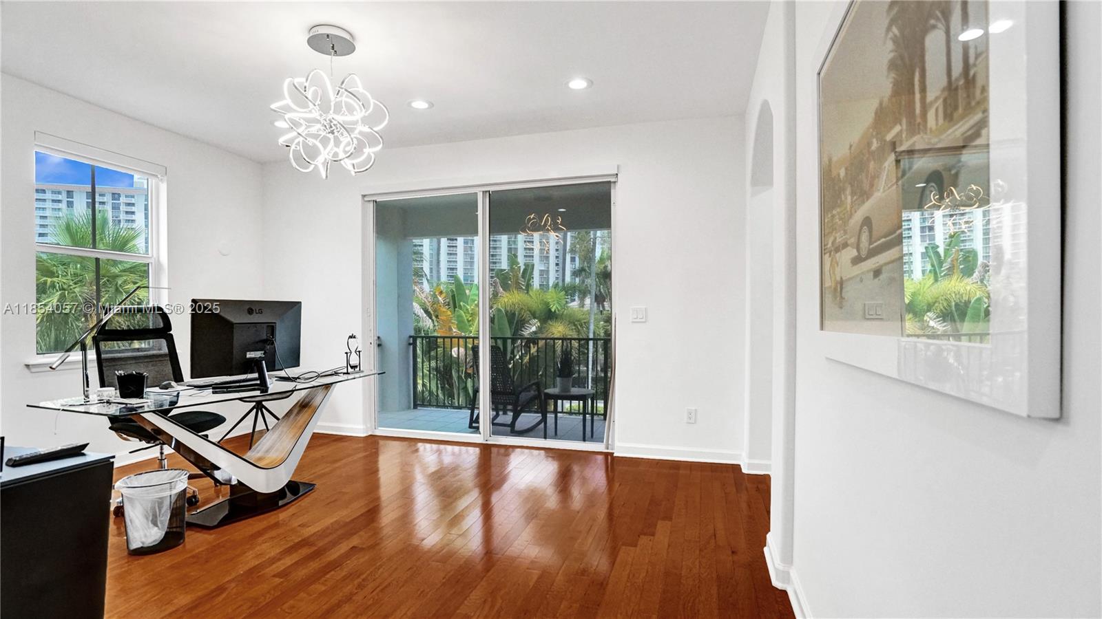 822 E Spinnaker Dr E