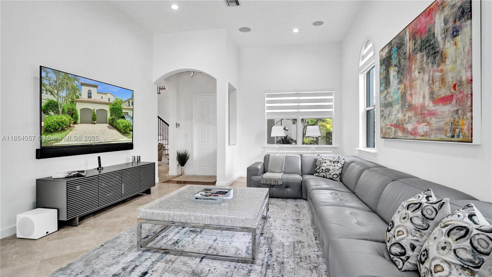 822 E Spinnaker Dr E