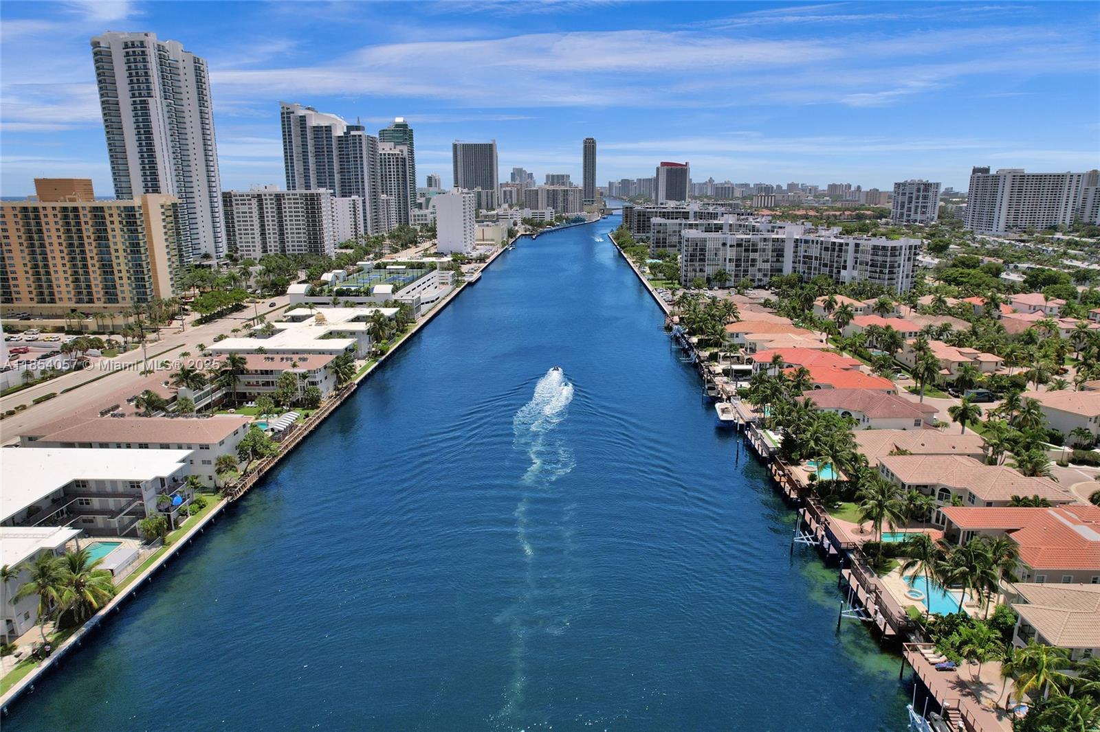 822 E Spinnaker Dr E