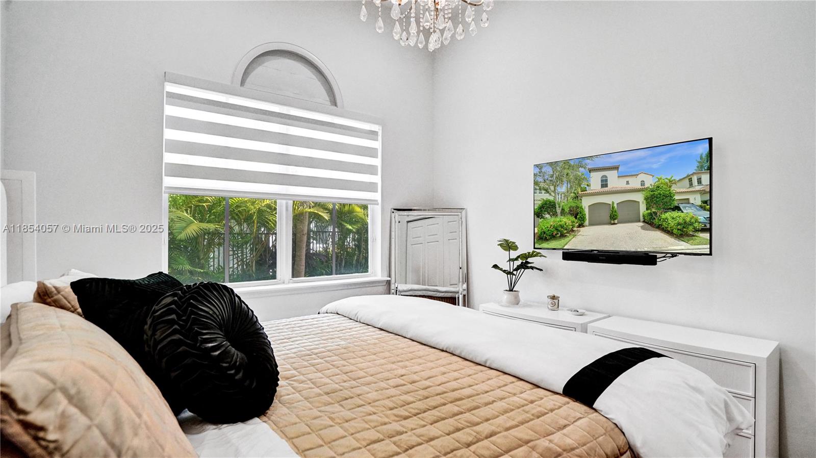 822 E Spinnaker Dr E