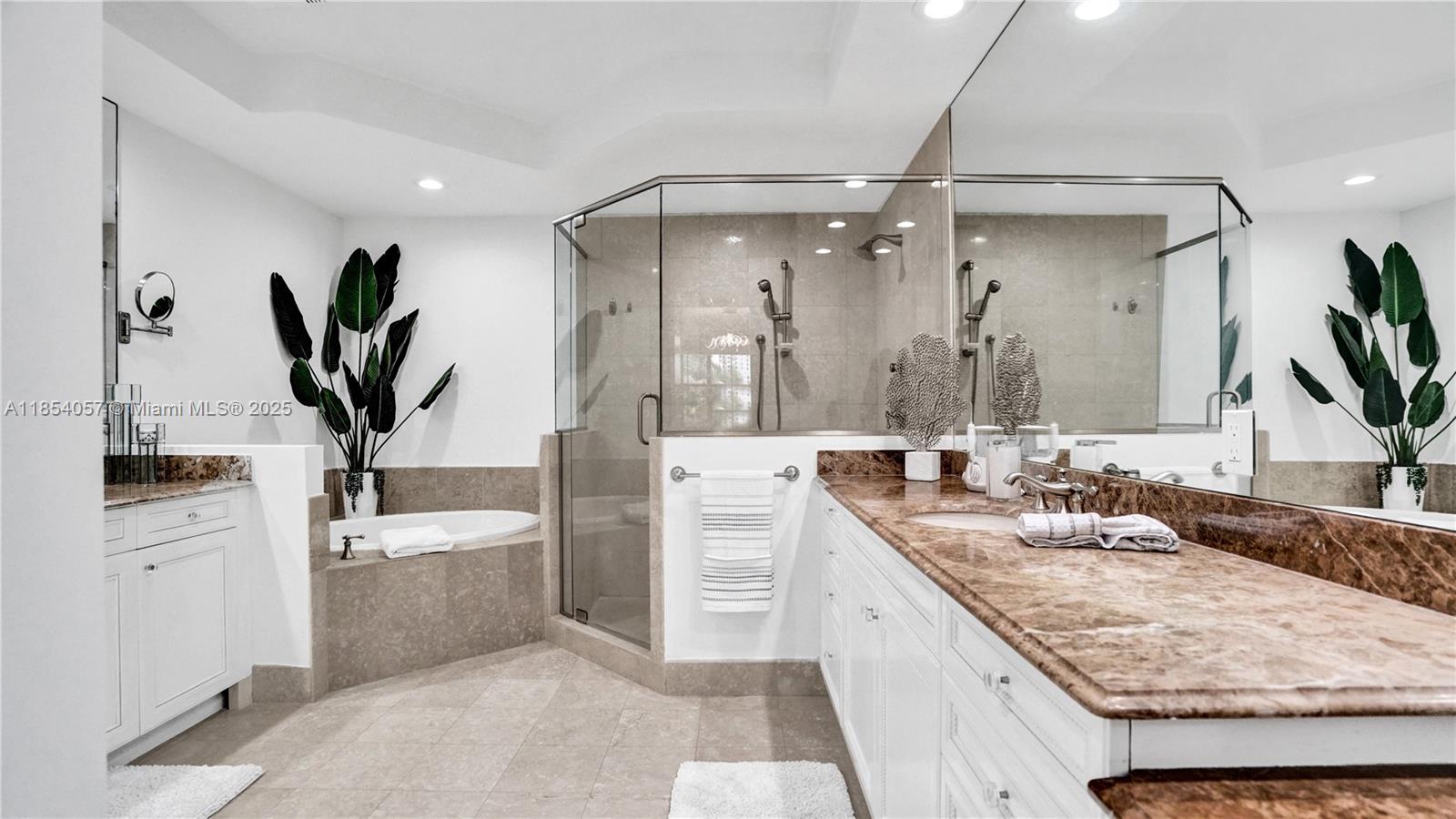 822 E Spinnaker Dr E