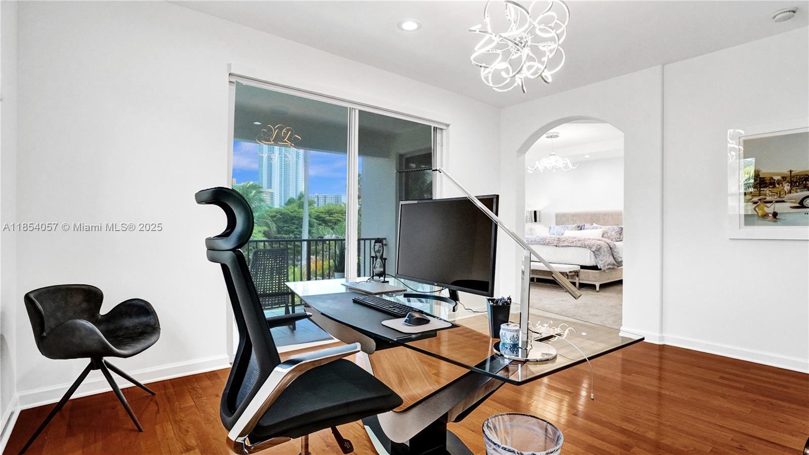 822 E Spinnaker Dr E