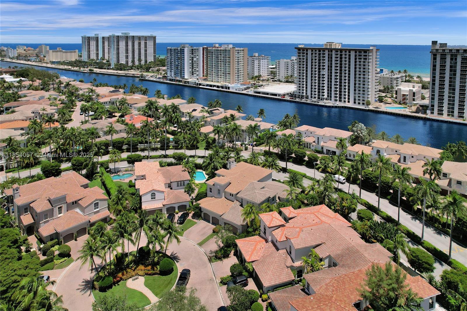 822 E Spinnaker Dr E