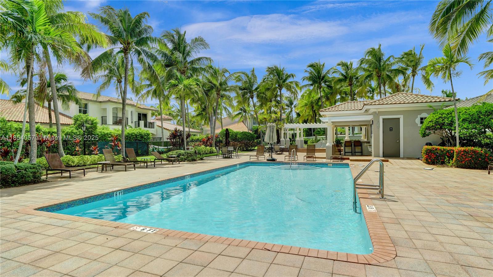 822 E Spinnaker Dr E