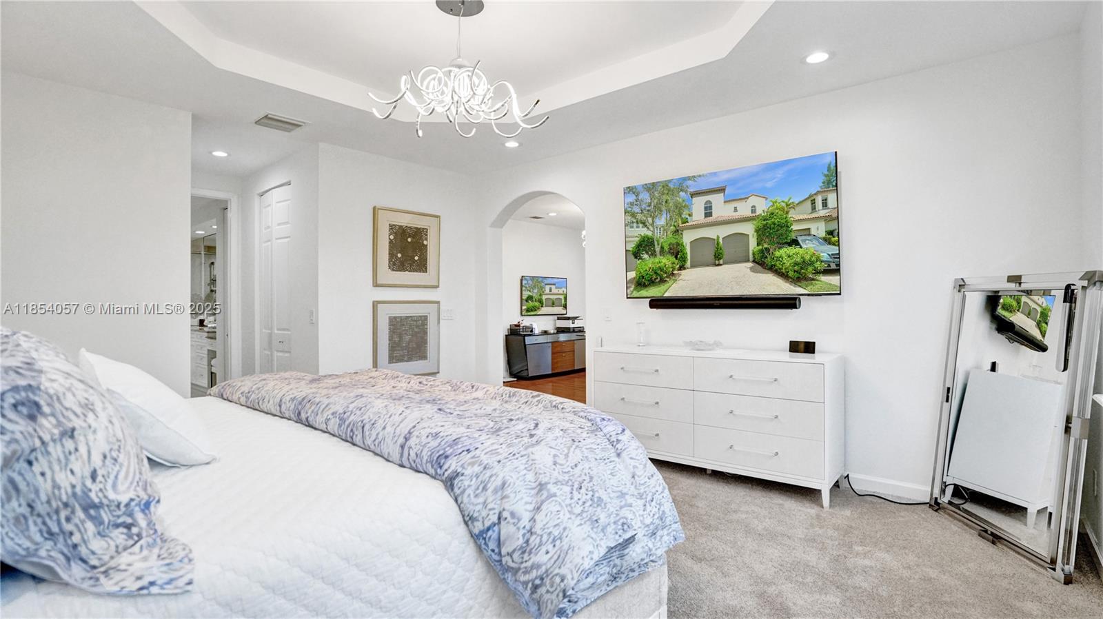 822 E Spinnaker Dr E