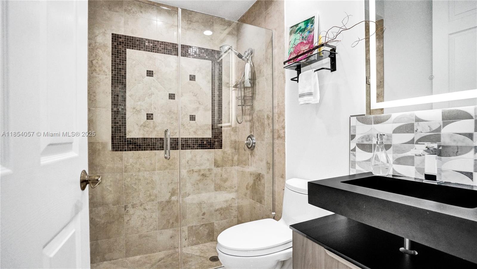 822 E Spinnaker Dr E