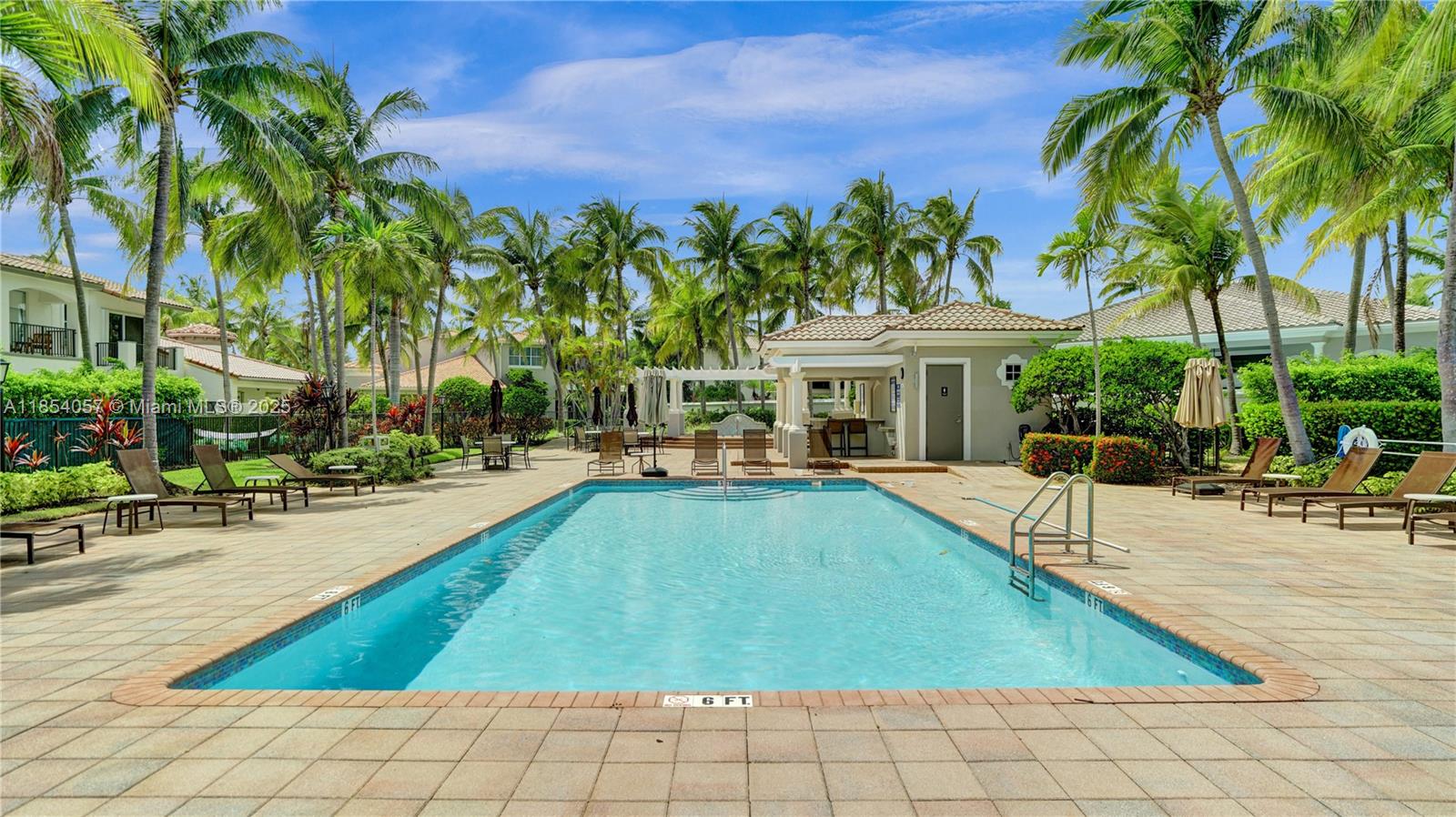 822 E Spinnaker Dr E