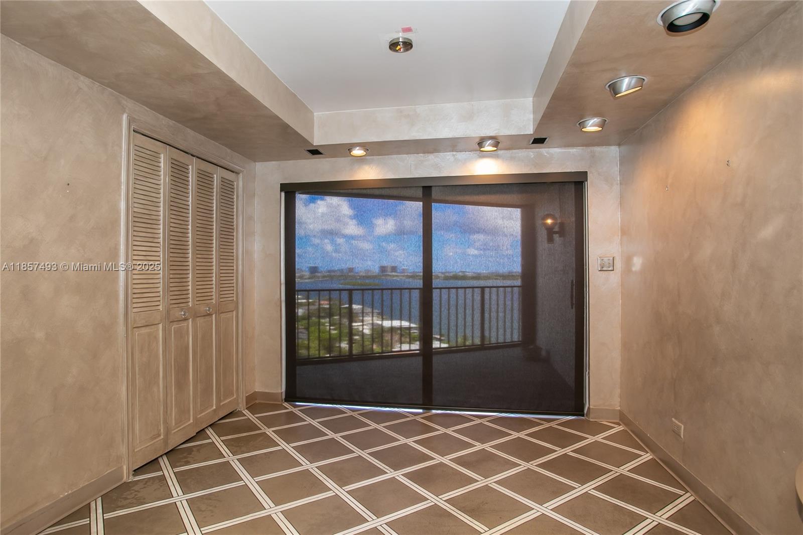 1800 NE 114th St # 1803