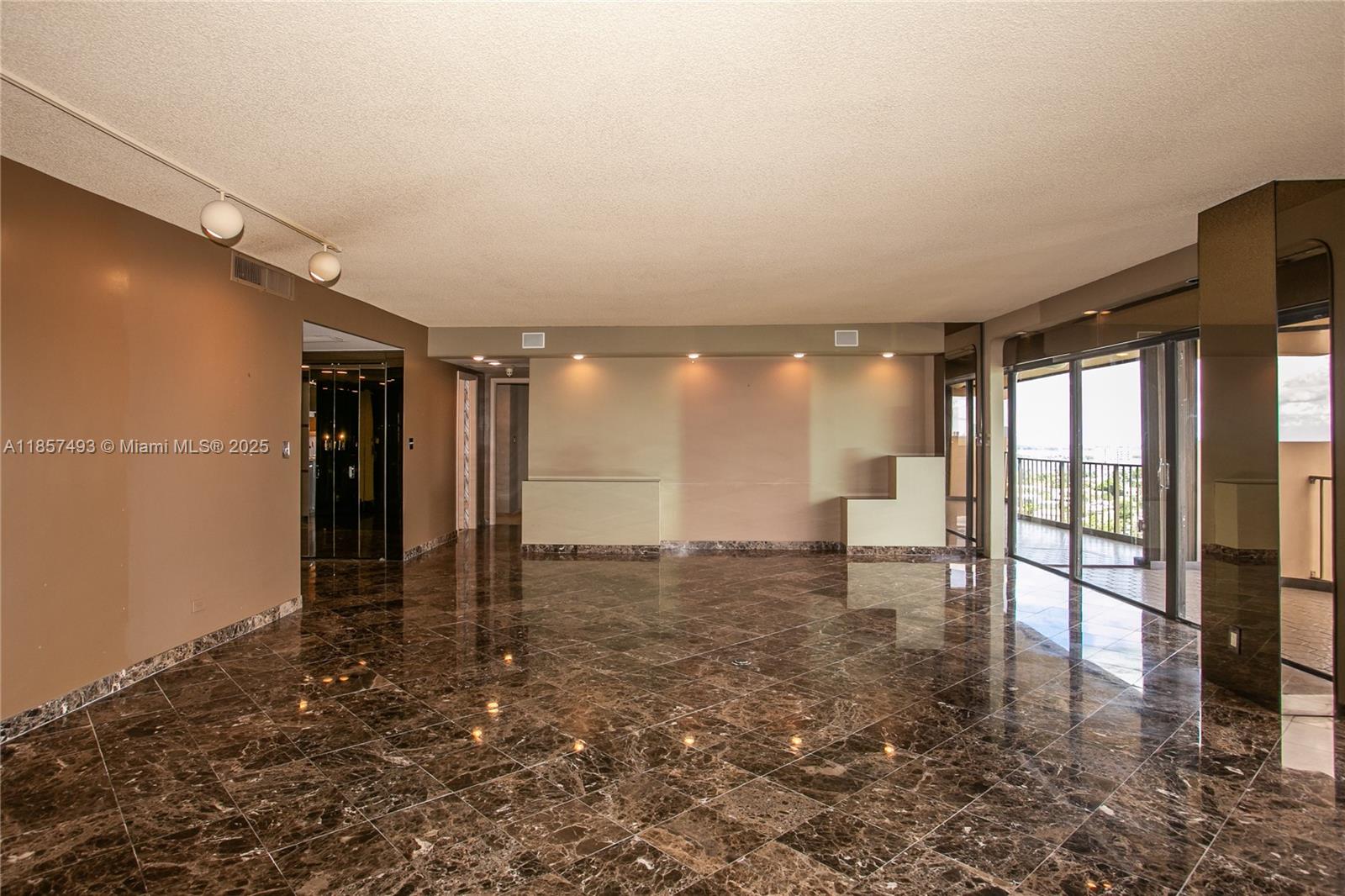 1800 NE 114th St # 1803