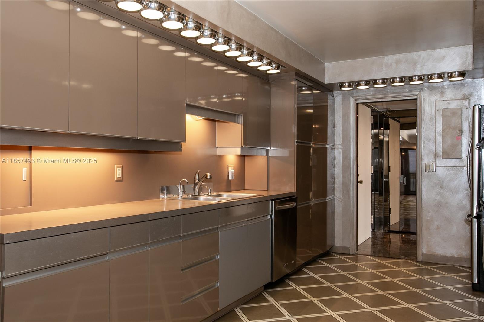 1800 NE 114th St # 1803