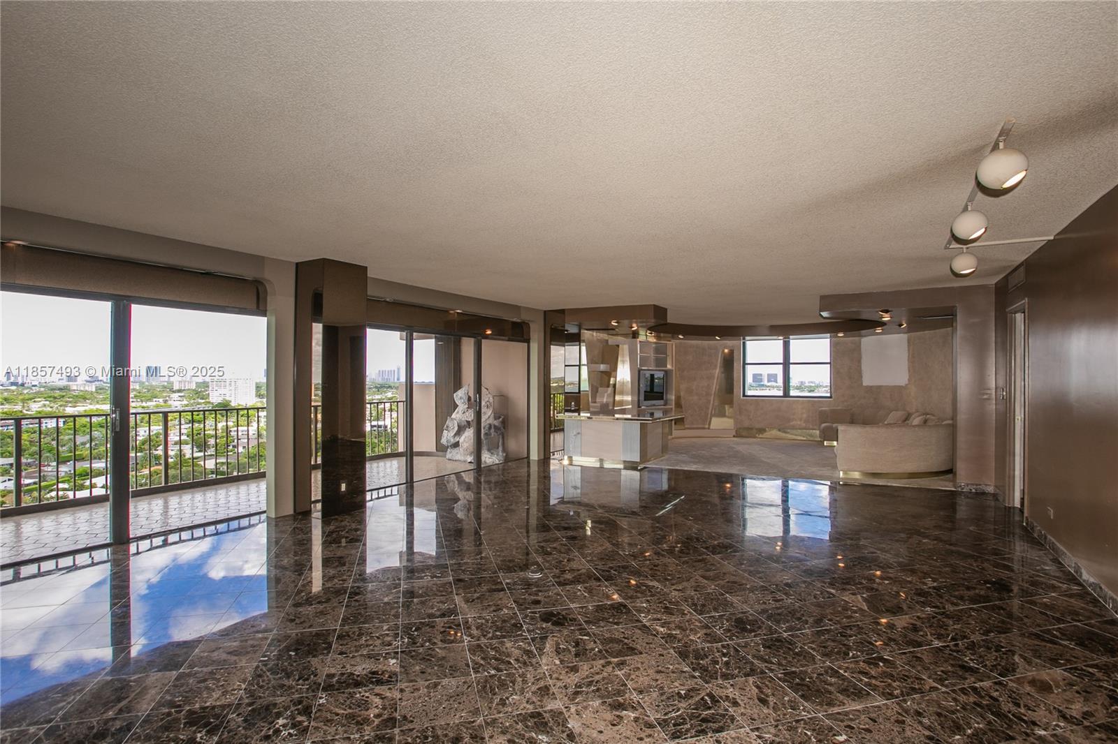 1800 NE 114th St # 1803