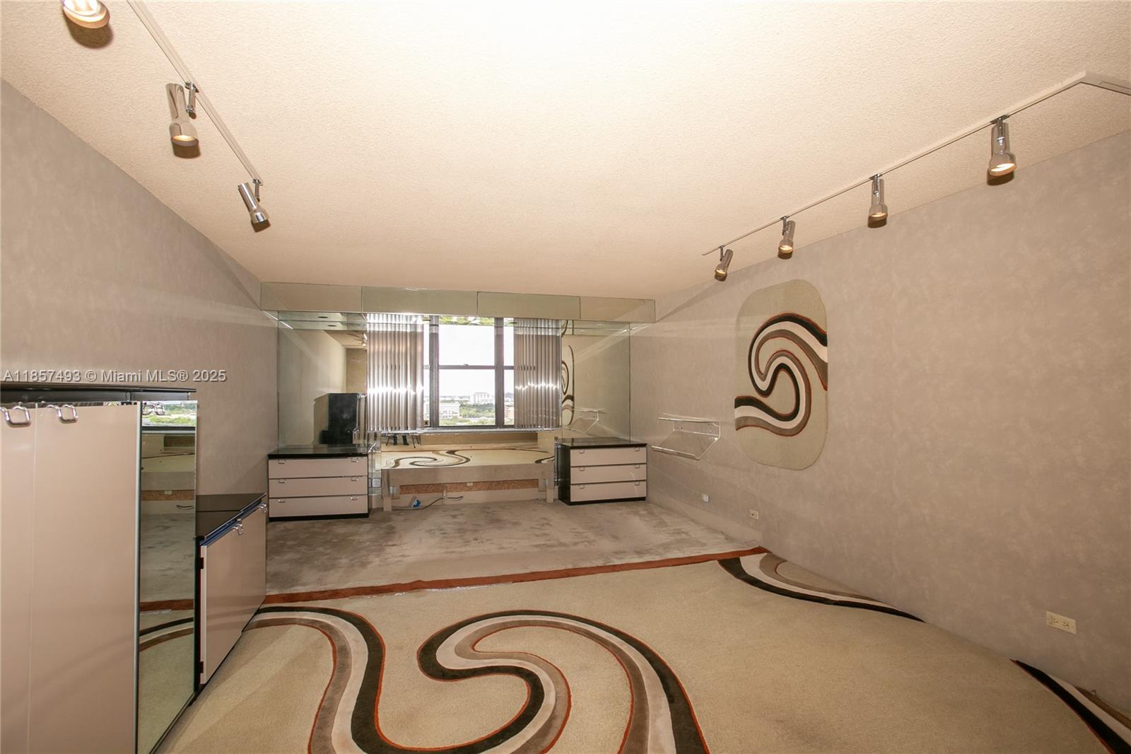 1800 NE 114th St # 1803