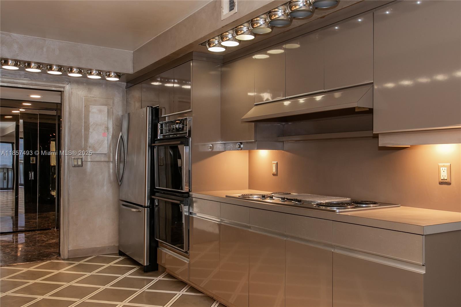 1800 NE 114th St # 1803