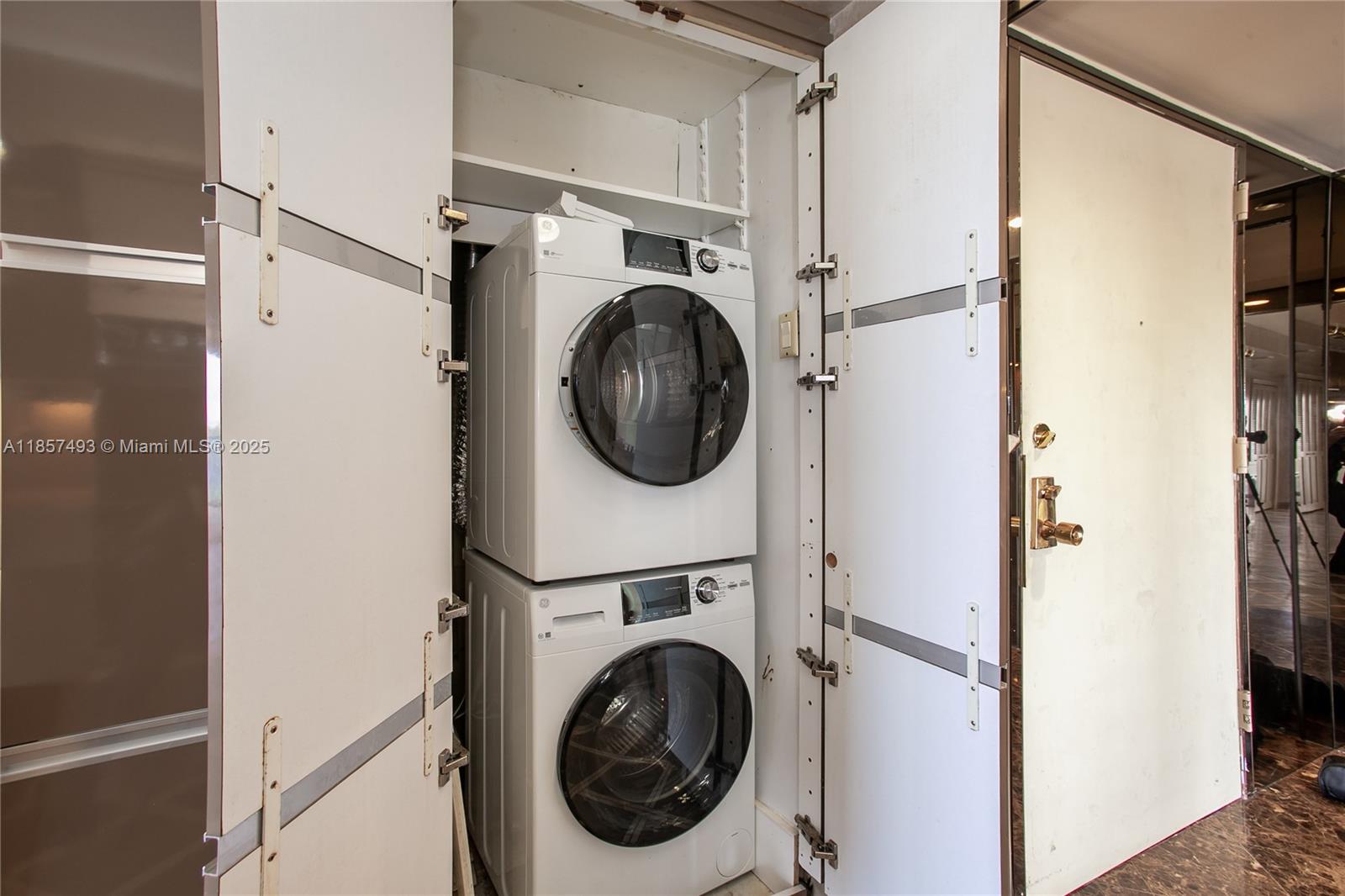 1800 NE 114th St # 1803