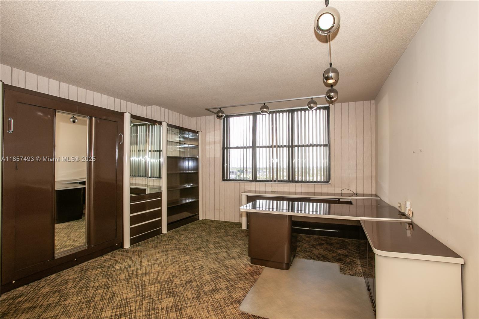 1800 NE 114th St # 1803