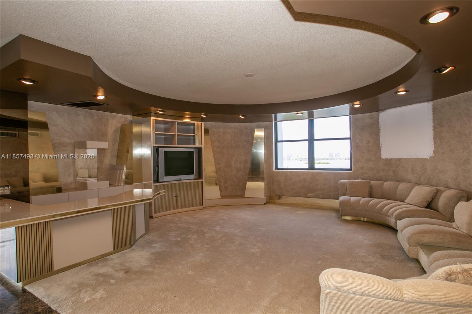 1800 NE 114th St # 1803