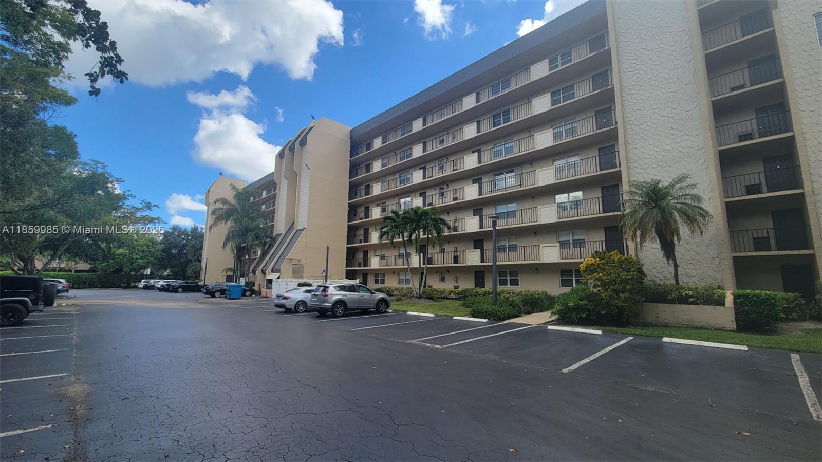 3300 W Rolling Hills Cir # 303