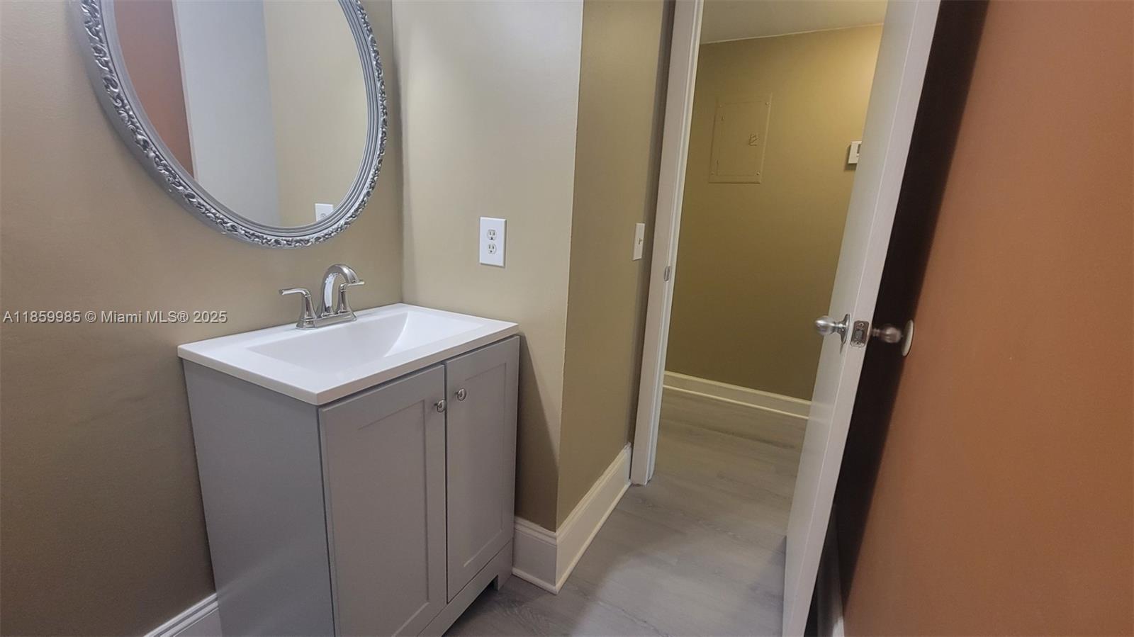 3300 W Rolling Hills Cir # 303