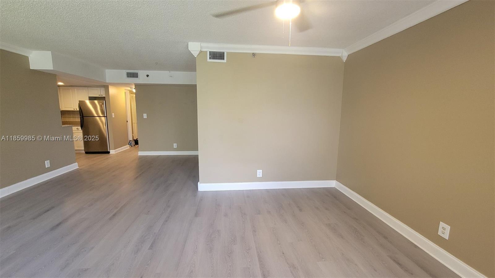 3300 W Rolling Hills Cir # 303