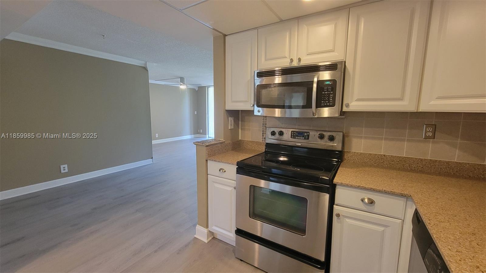 3300 W Rolling Hills Cir # 303