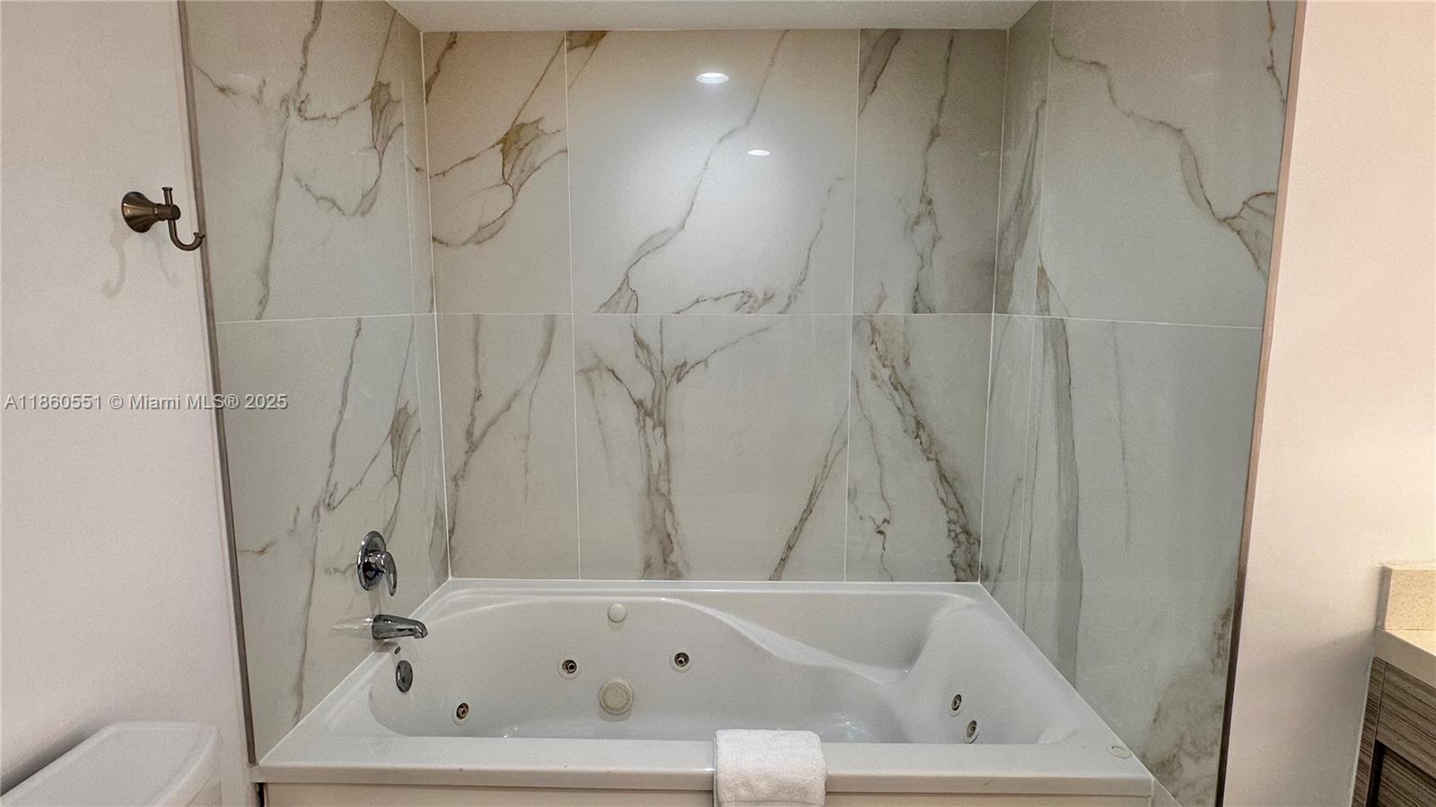 17375 Collins Ave # 2003