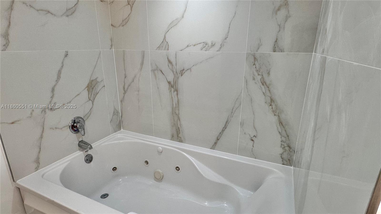 17375 Collins Ave # 2003