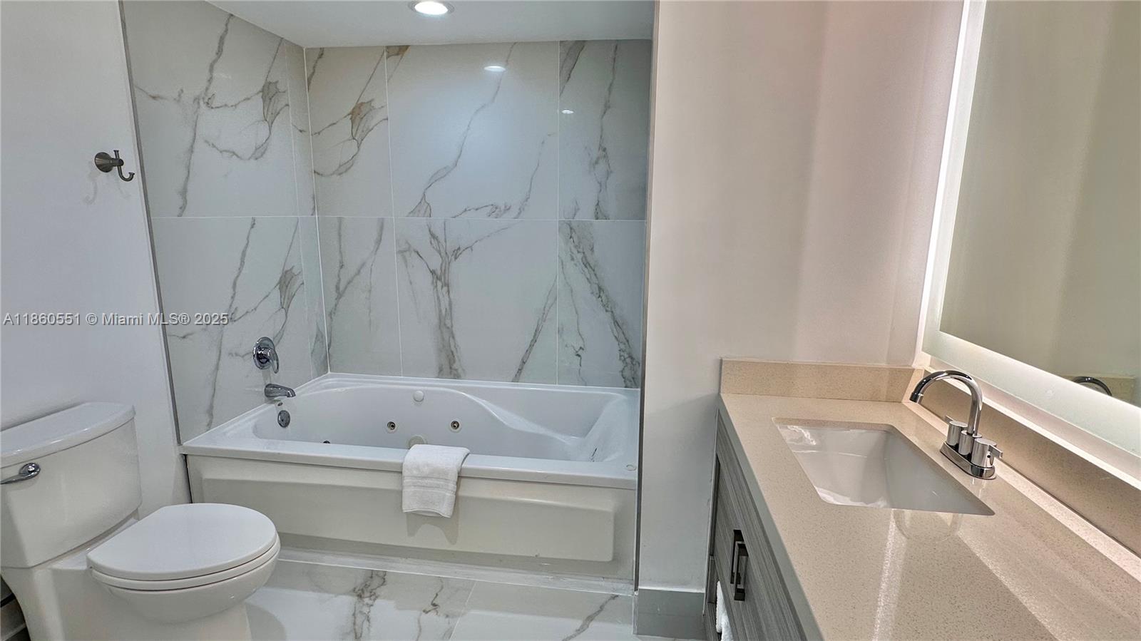 17375 Collins Ave # 2003