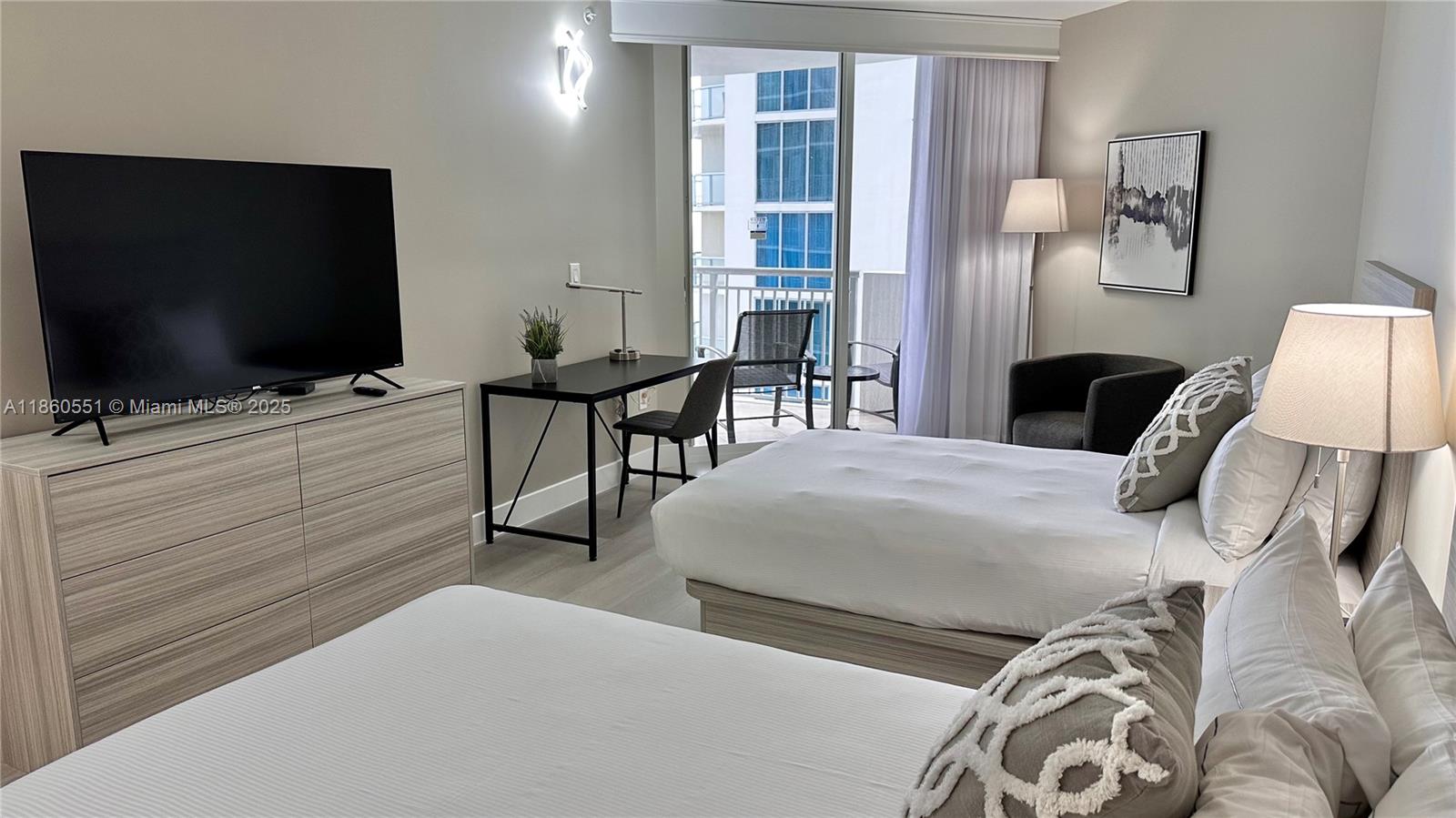 17375 Collins Ave # 2003