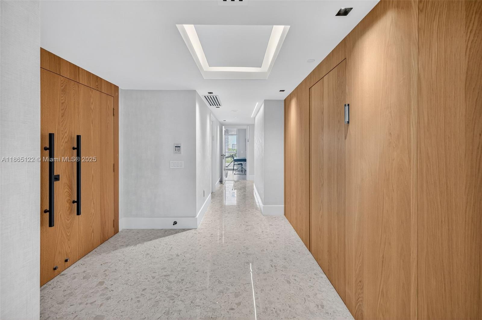 6000 Island Blvd # 707