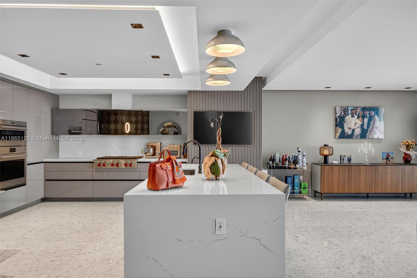 6000 Island Blvd # 707