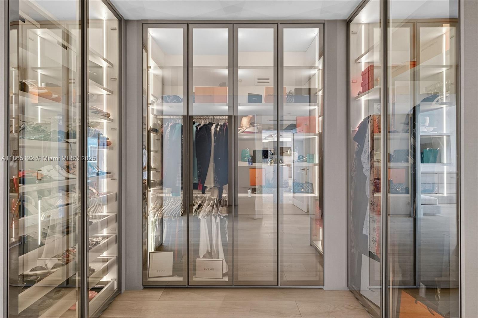 6000 Island Blvd # 707