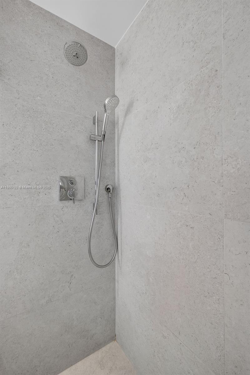 6000 Island Blvd # 707