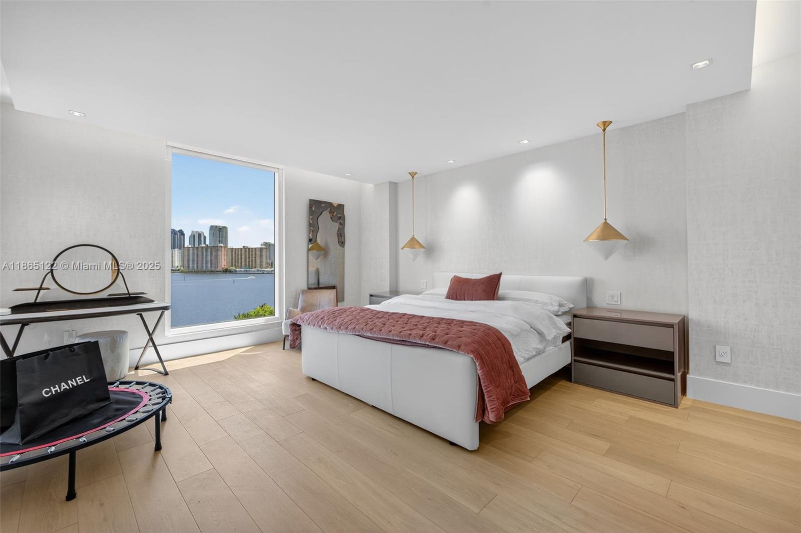 6000 Island Blvd # 707