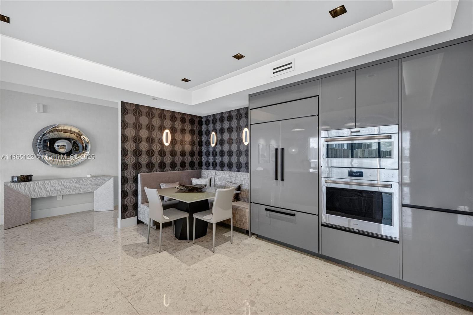 6000 Island Blvd # 707