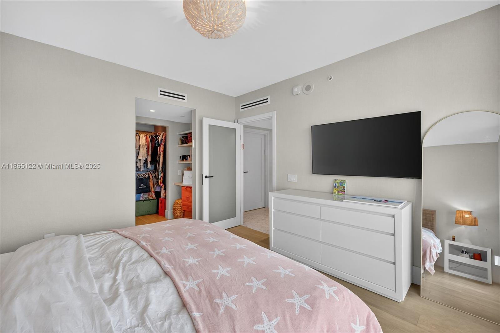 6000 Island Blvd # 707