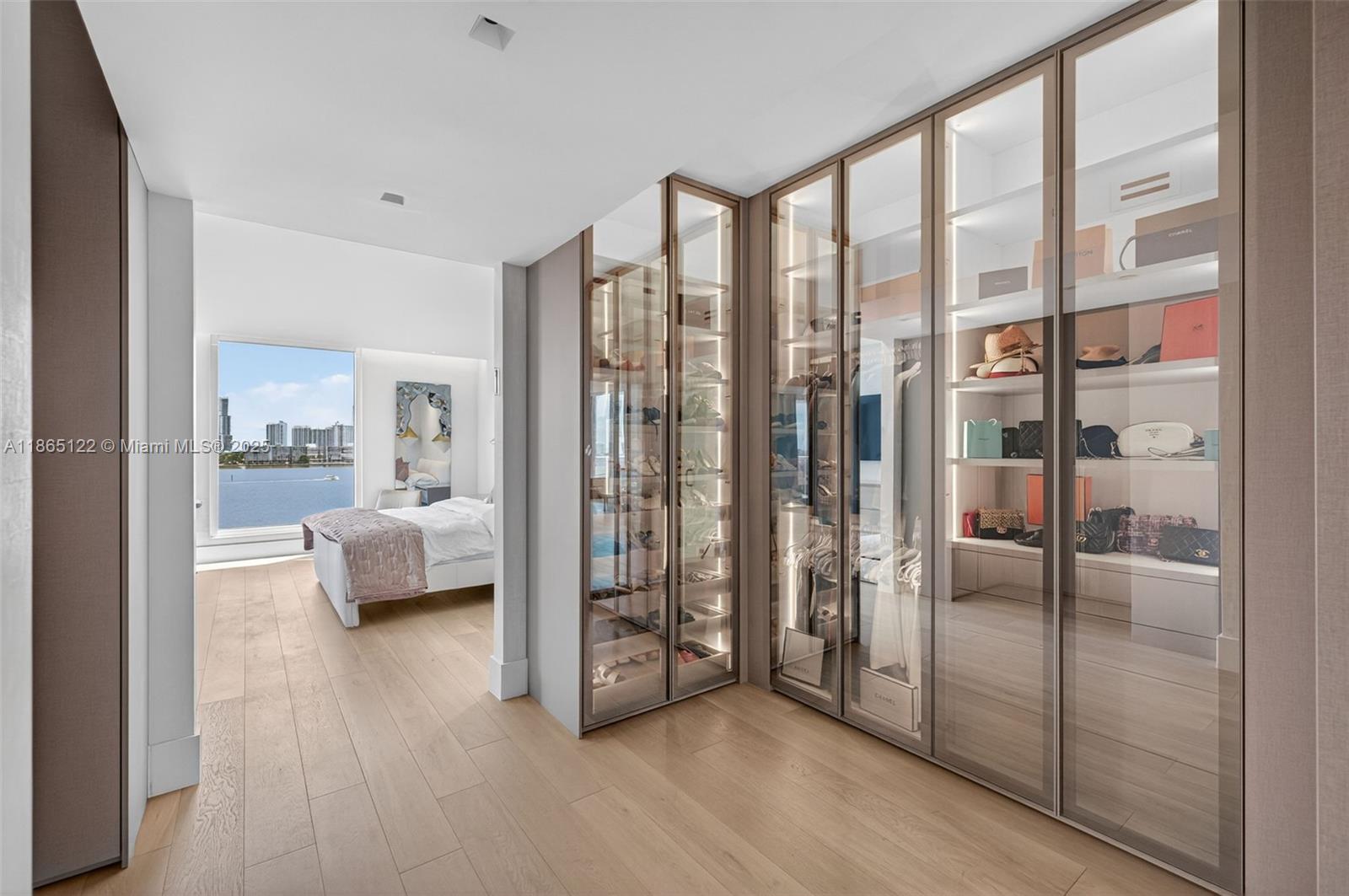 6000 Island Blvd # 707