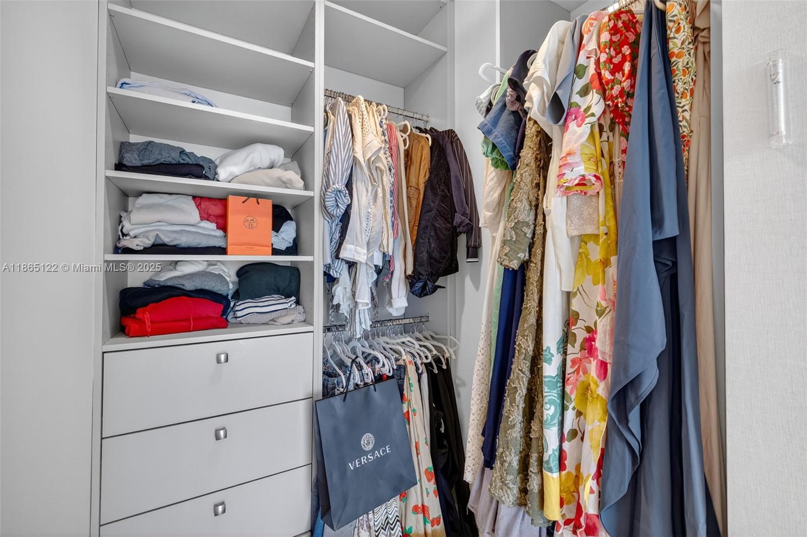 6000 Island Blvd # 707