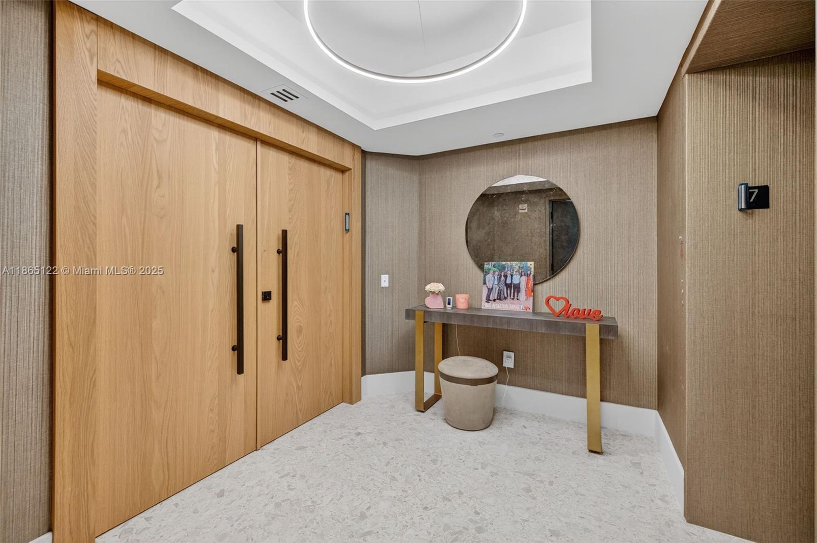 6000 Island Blvd # 707